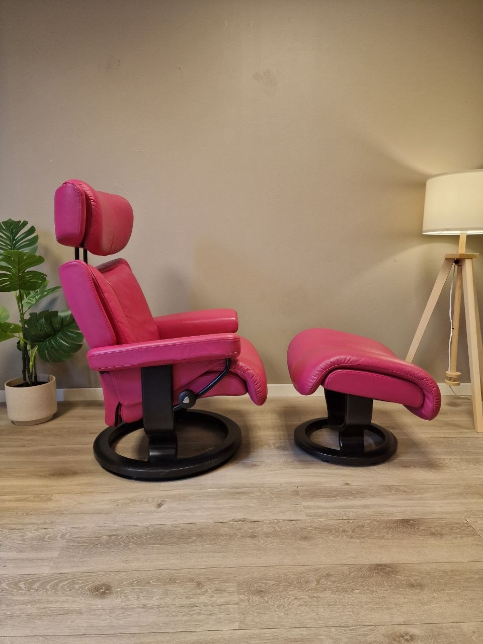 Brukt Stressless Magic (s) lenestol m/krakk i Rosa - skravisning