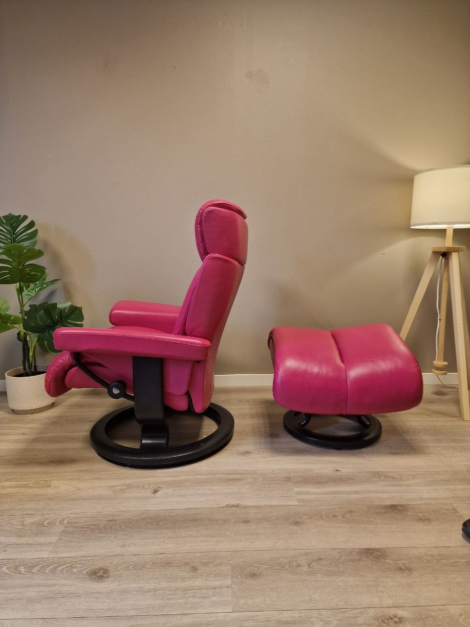 Brukt Stressless Magic (s) lenestol m/krakk i Rosa - bakvisning