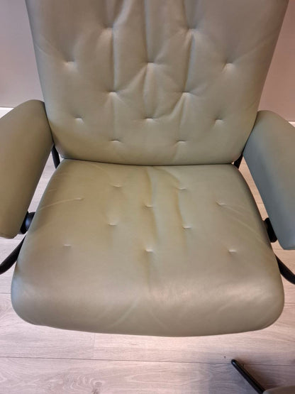 PENT BRUKT | Ekornes Stressless Metro lenestol med krakk i grøn