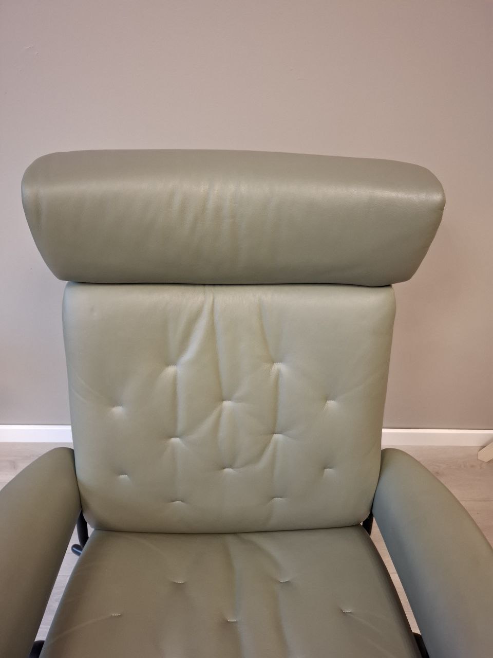 PENT BRUKT | Ekornes Stressless Metro lenestol med krakk i grøn