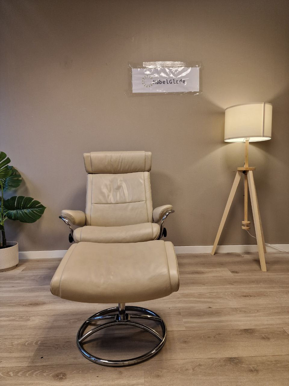 Brukt Stressless Paris lenestol m/krakk i lys beige - bakvisning