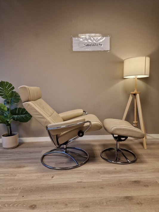Brukt Stressless Paris lenestol m/krakk i lys beige - sidevisning