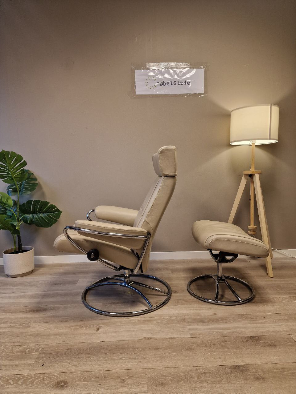 Brukt Stressless Paris lenestol m/krakk i lys beige - detaljbilde understell
