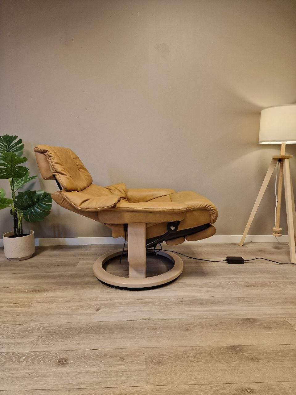Brukt Stressless Reno Power Leg&Back lenestol (M) i cognac - helvisning