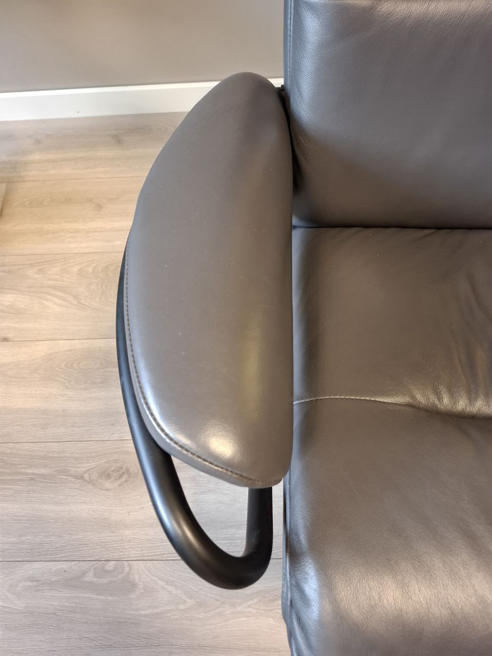 PENT BRUKT | Ekornes Stressless Tokyo lenestol med krakk i grå