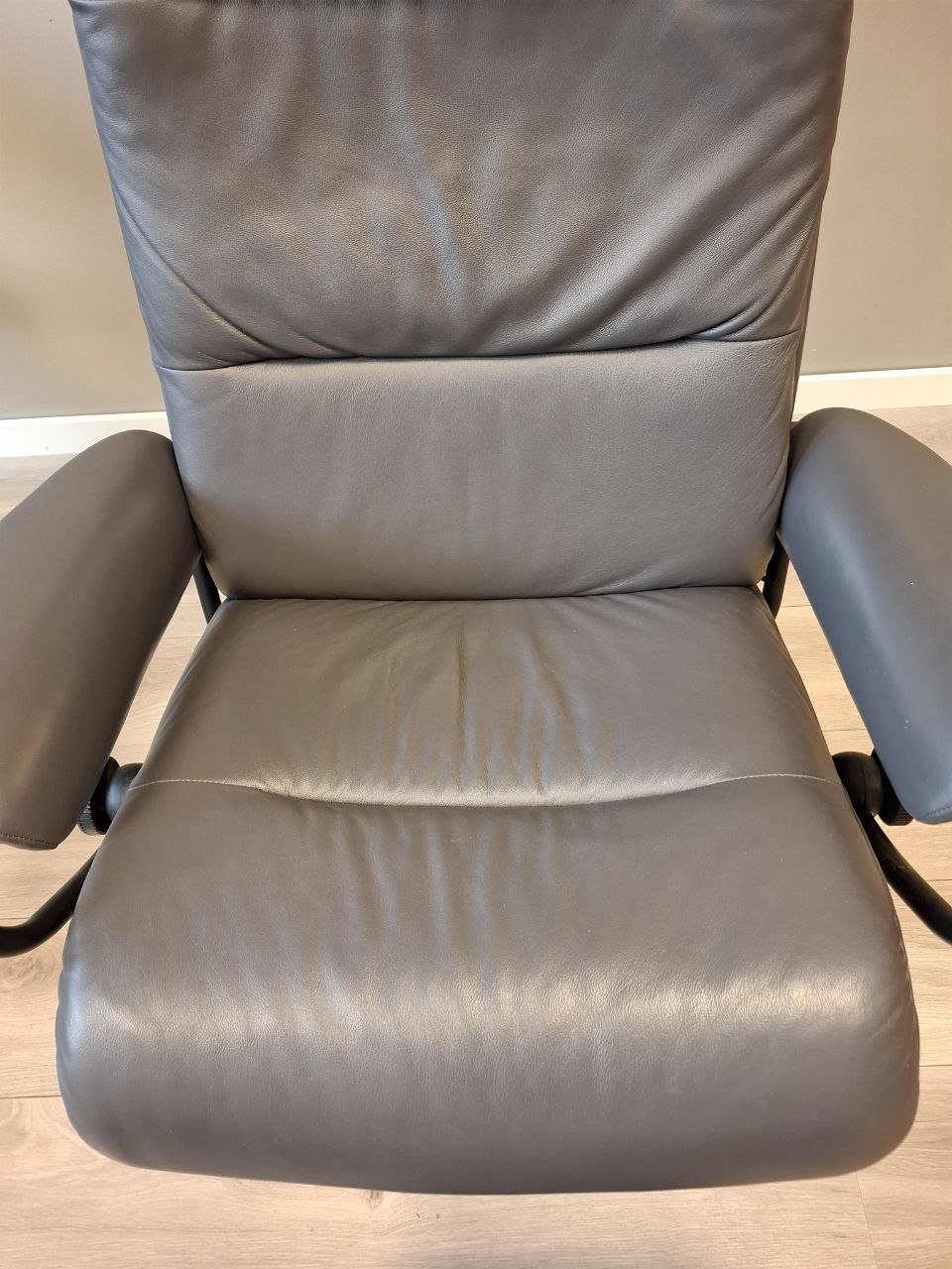 PENT BRUKT | Ekornes Stressless Tokyo lenestol med krakk i grå