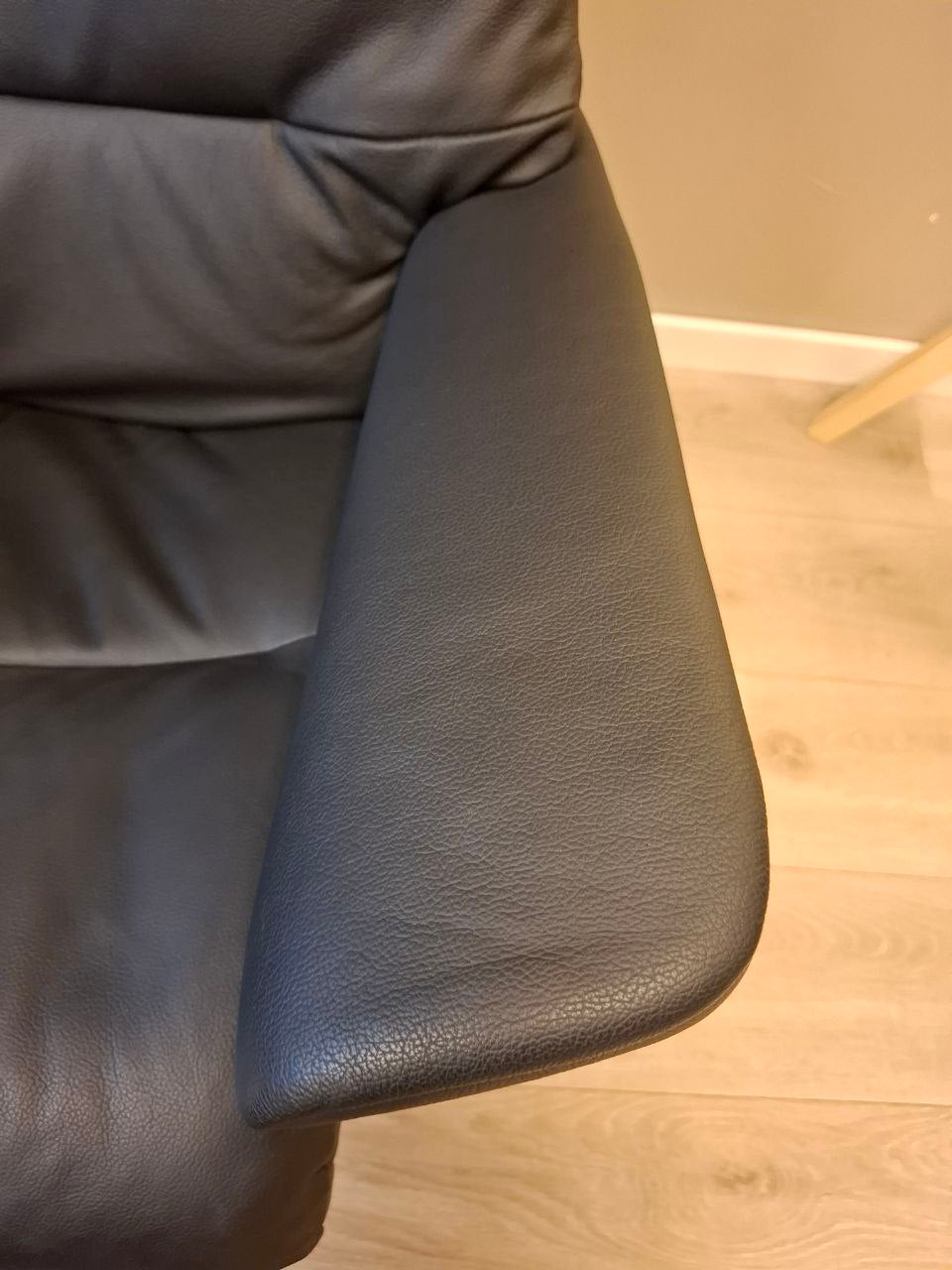 Stressless View lenestol m/krakk i svart