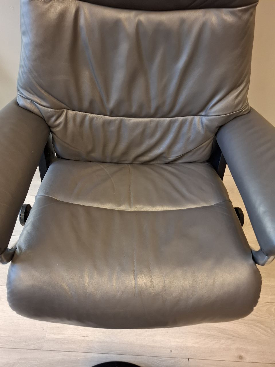 Brukt Stressless View (M) lenestol m/krakk i grå - i interiorsetting