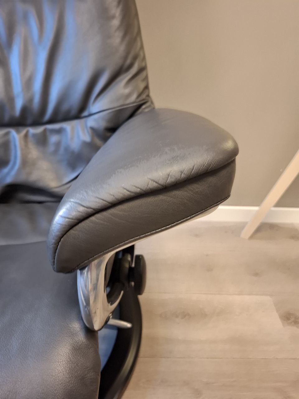 Brukt Stressless View (M) lenestol m/krakk i grå - helvisning