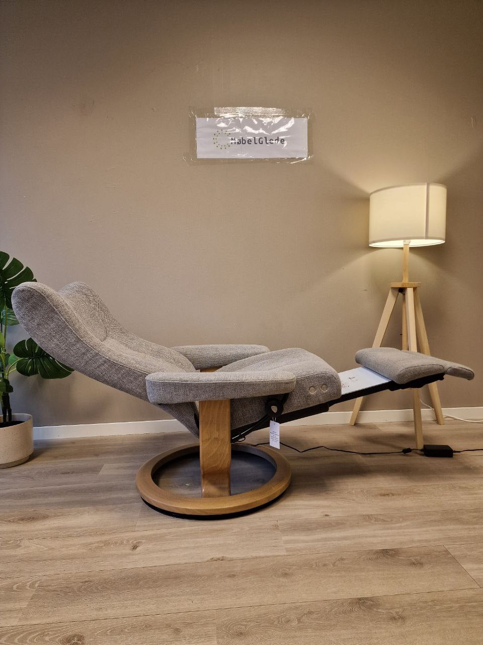 Brukt Stressless Wing Power lenestol (M) i grå - bakvisning