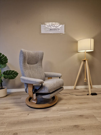 Brukt Stressless Wing Power lenestol (M) i grå - med krakk