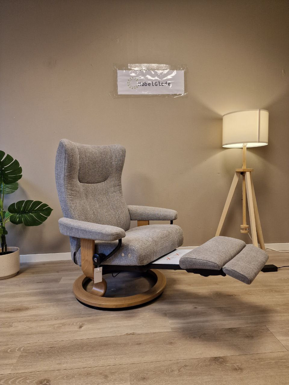 Brukt Stressless Wing Power lenestol (M) i grå - skravisning