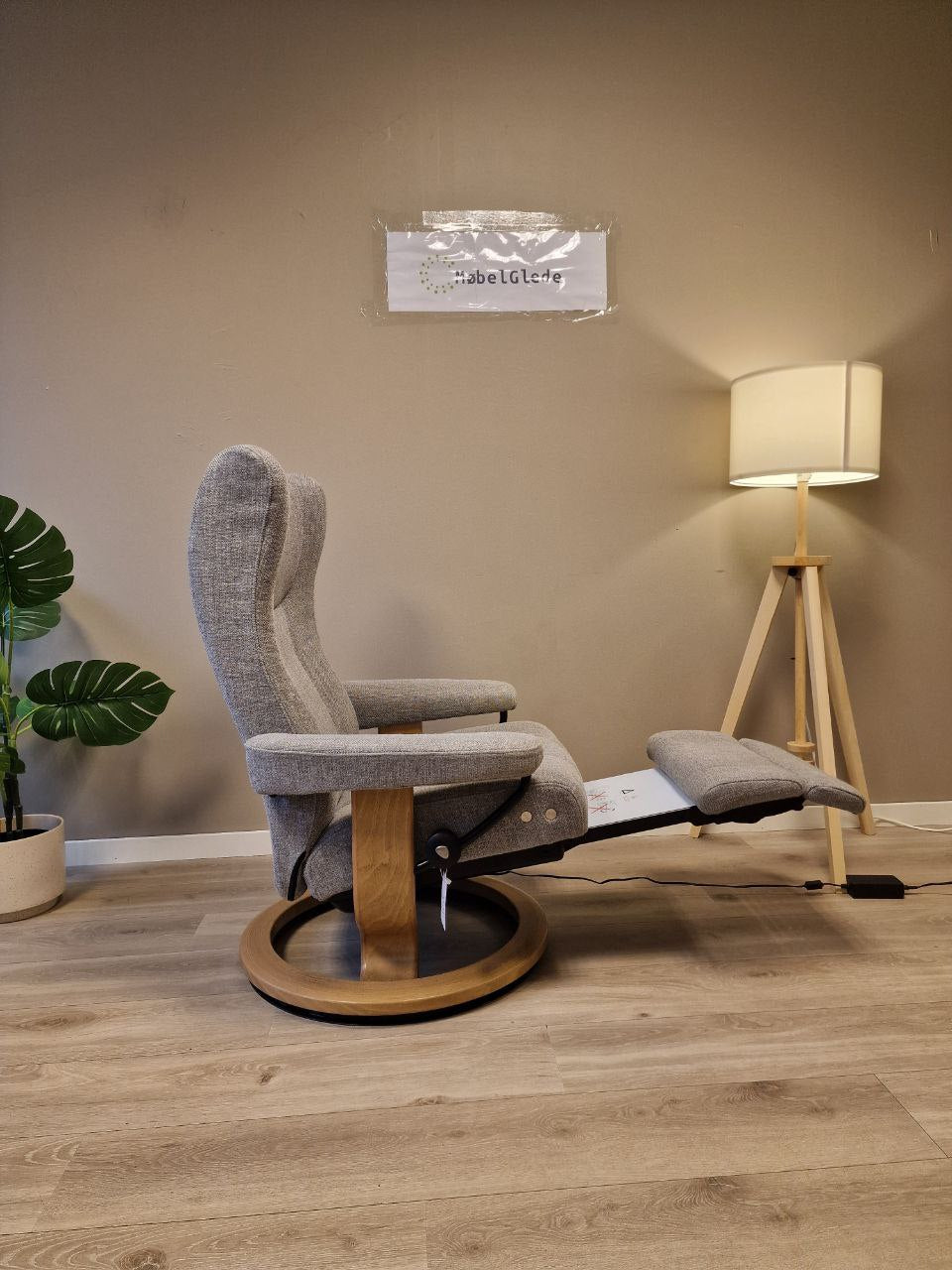 Brukt Stressless Wing Power lenestol (M) i grå - detaljbilde skinn