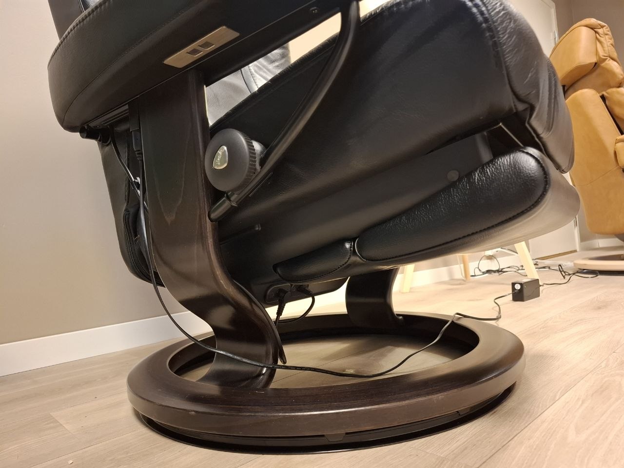 Stressless Wing Power lenestol (M) i svart