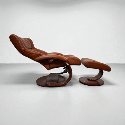 Hjellegjerde Lenestol med Fotskammel – Cognac Skinn | Komfort & Design