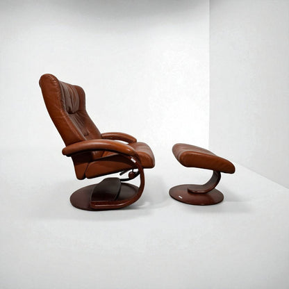 Hjellegjerde Lenestol med Fotskammel – Cognac Skinn | Komfort & Design