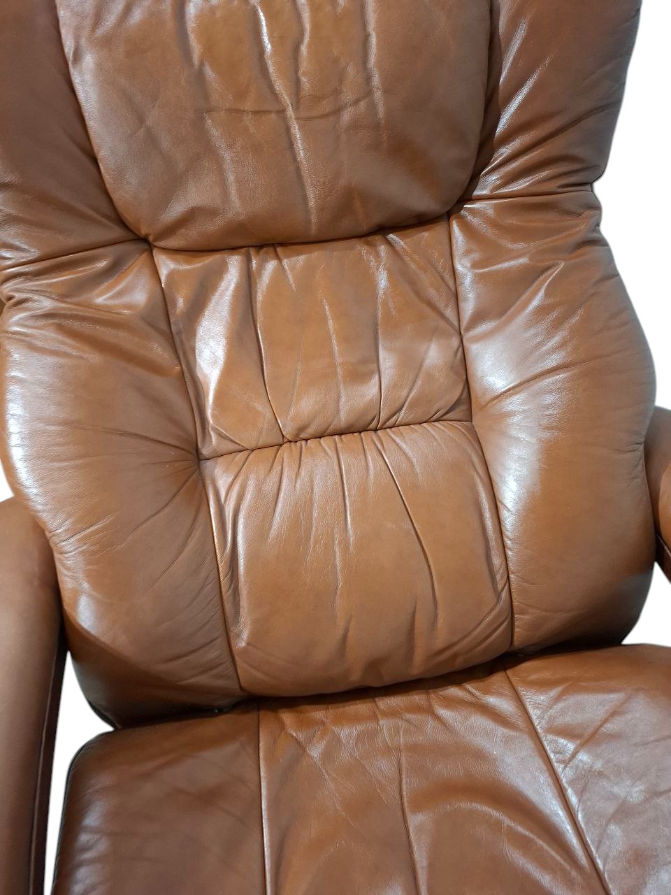 Hjellegjerde Lenestol med Fotskammel – Cognac Skinn | Komfort & Design