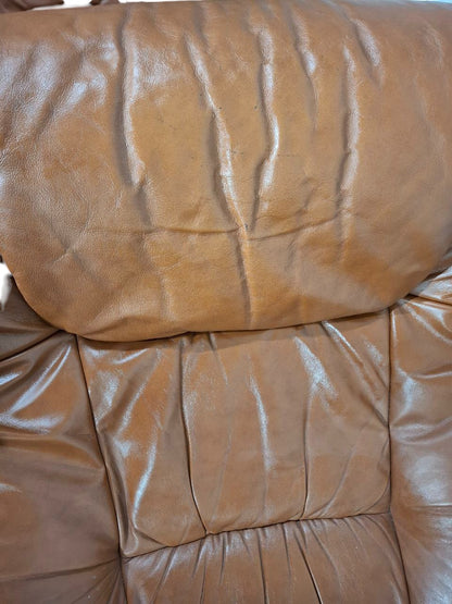 Hjellegjerde Lenestol med Fotskammel – Cognac Skinn | Komfort & Design