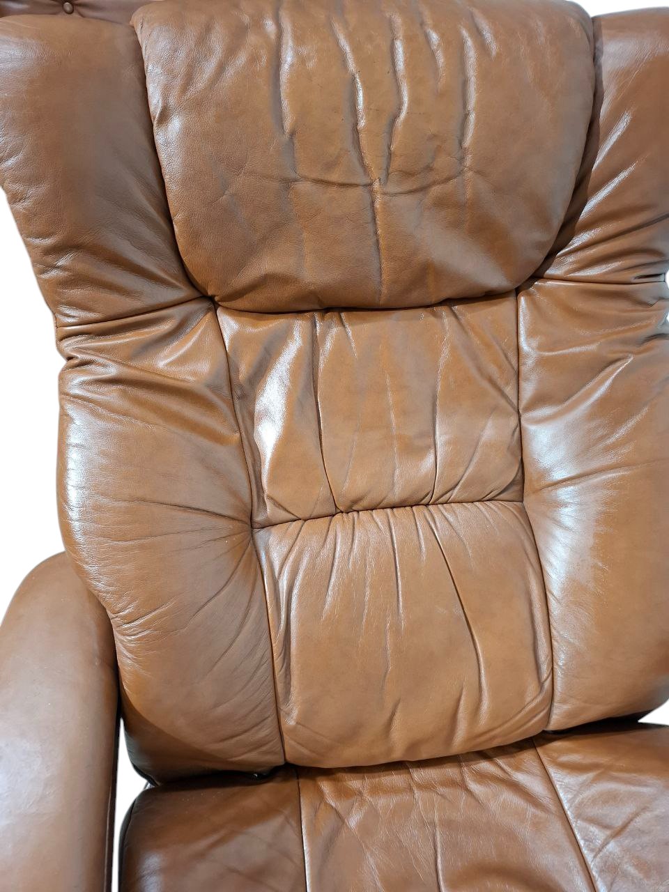 Hjellegjerde Lenestol med Fotskammel – Cognac Skinn | Komfort & Design