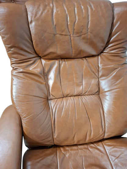Hjellegjerde Lenestol med Fotskammel – Cognac Skinn | Komfort & Design
