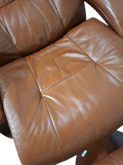 Hjellegjerde Lenestol med Fotskammel – Cognac Skinn | Komfort & Design