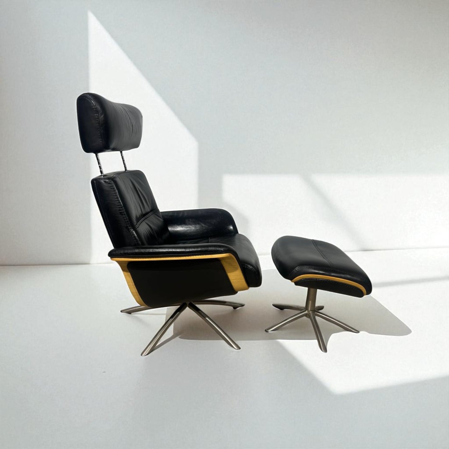 IMG Comfort Space lenestol med krakk i skinn – Komfort & Stil | MøbelGlede