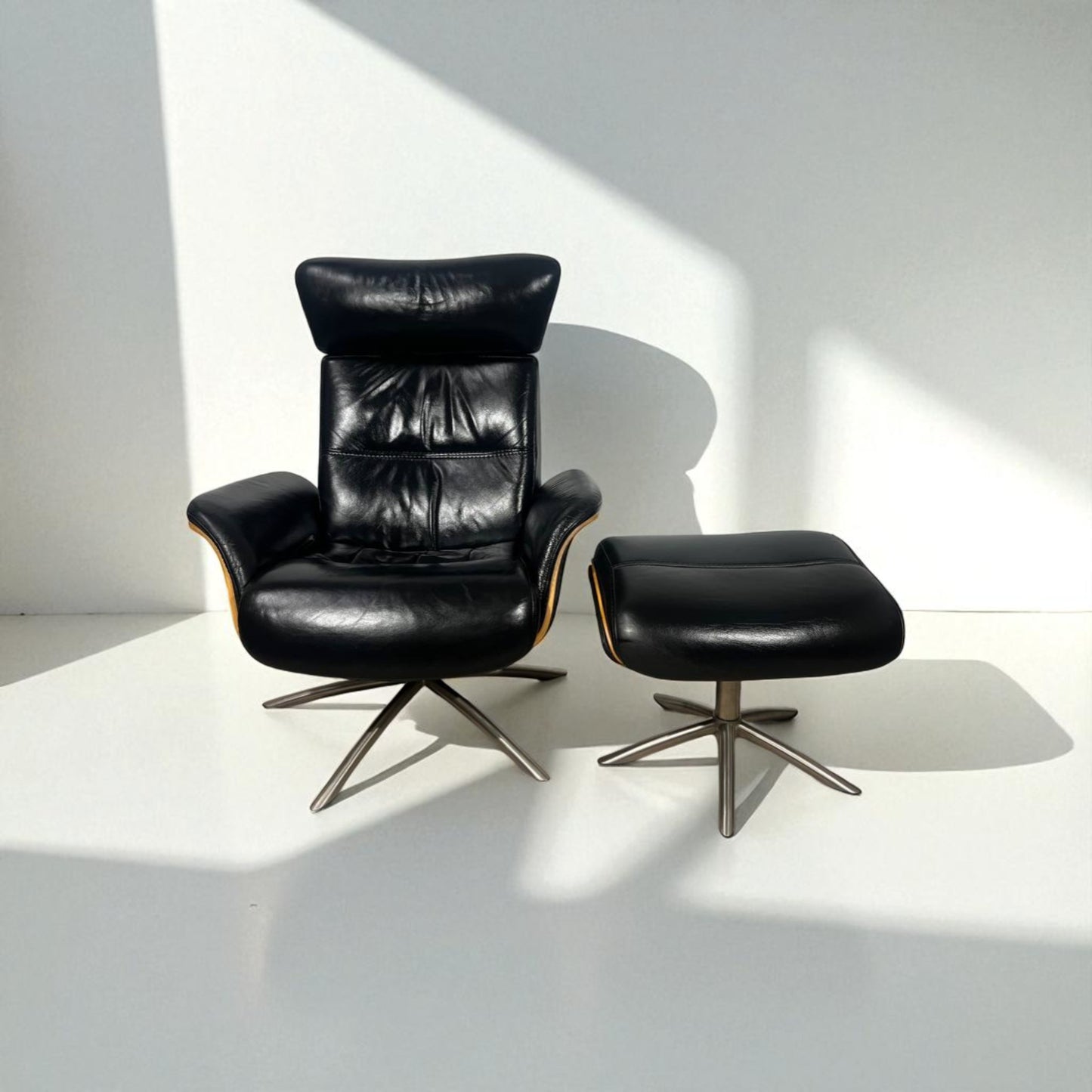 IMG Comfort Space lenestol med krakk i skinn – Komfort & Stil | MøbelGlede