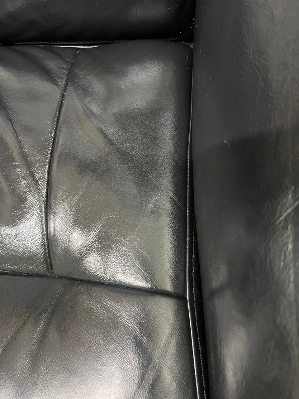 IMG Comfort Space lenestol med krakk i skinn – Komfort & Stil | MøbelGlede