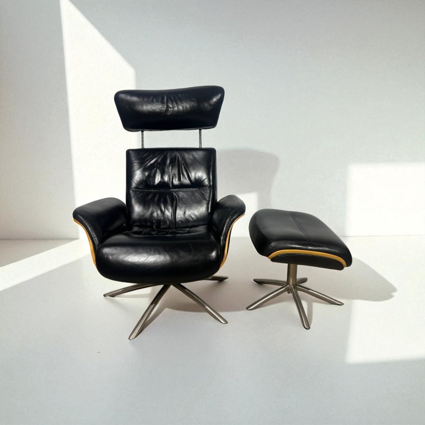 IMG Comfort Space lenestol med krakk i skinn – Komfort & Stil | MøbelGlede