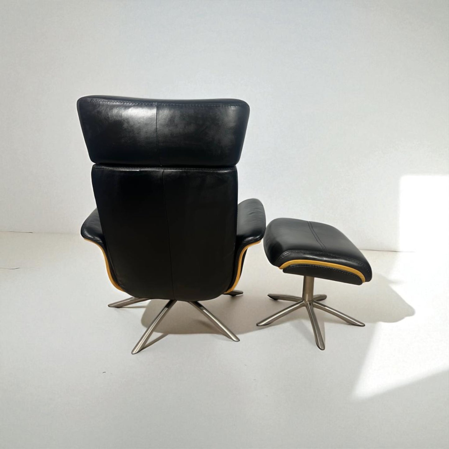 IMG Comfort Space lenestol med krakk i skinn – Komfort & Stil | MøbelGlede