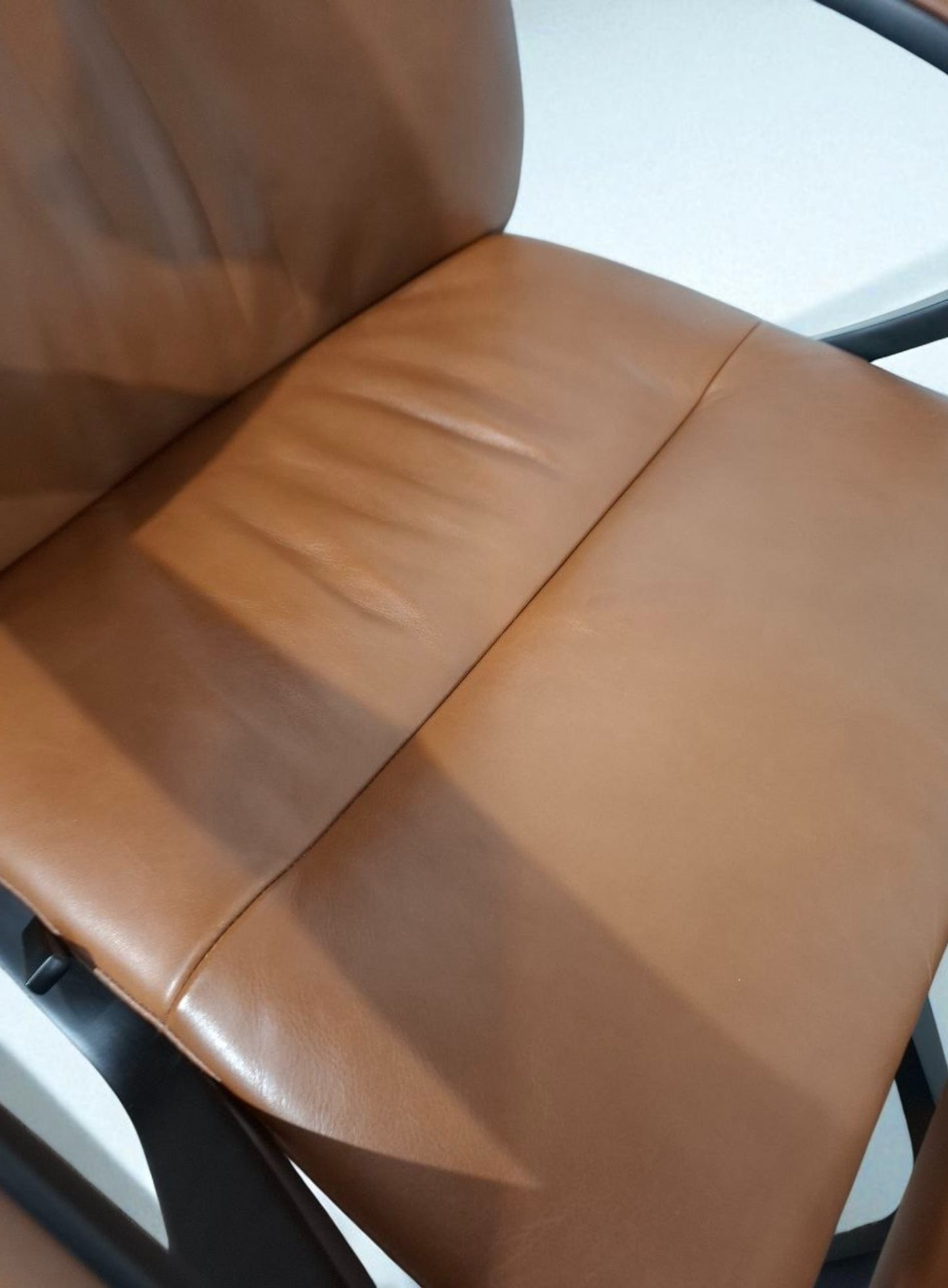 Conform Style Lenestol med Krakk i Western Cognac – Komfort & Luksus