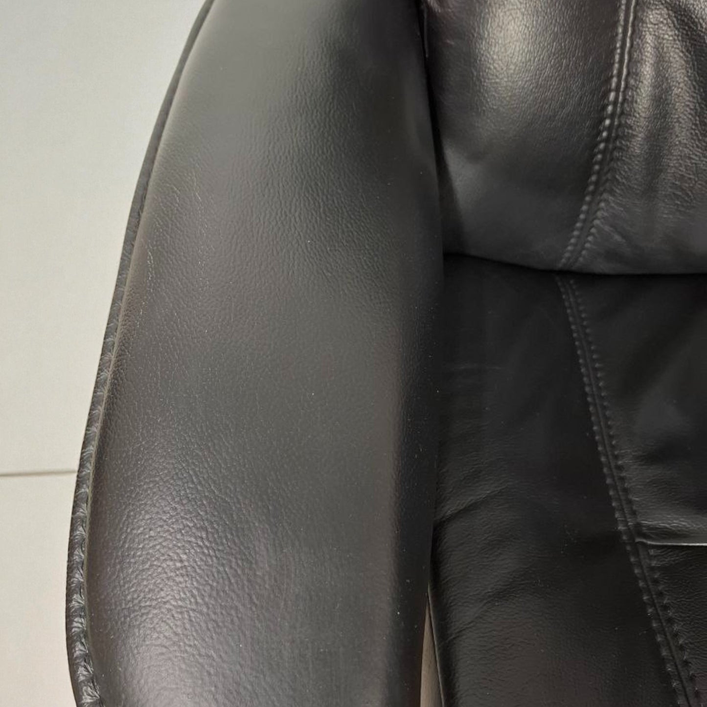 Eksklusiv IMG Nordic 11 Lenestol med Krakk  | MøbelGlede