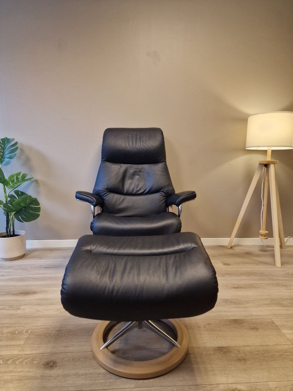 Stressless View signatur lenestol m/krakk i svart