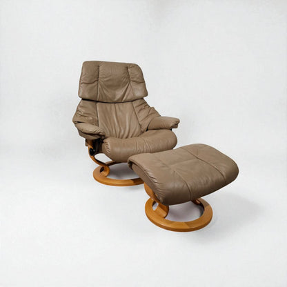 Stressless Reno (L) Lenestol med Krakk – Beige Skinn | Pent Brukt