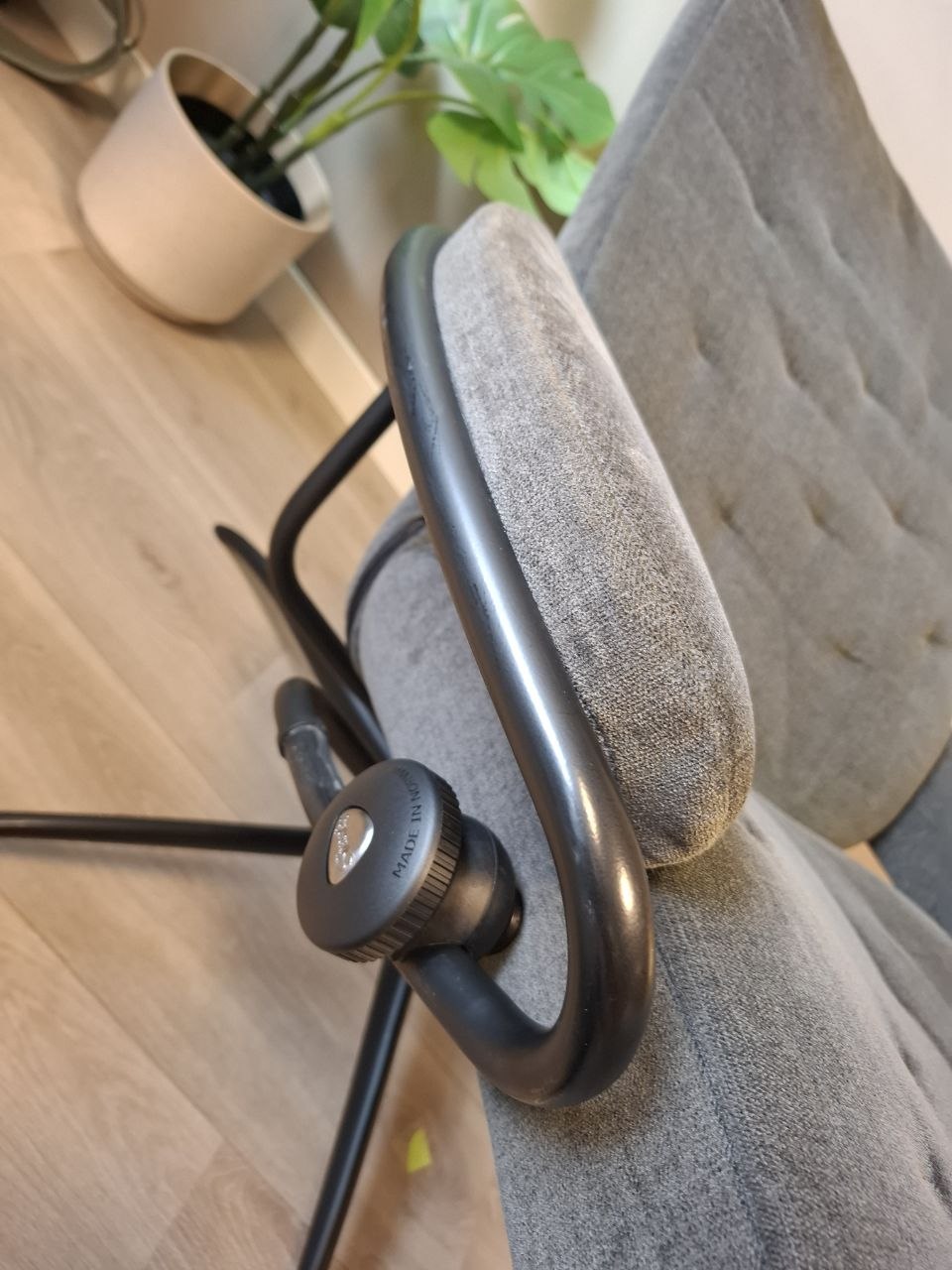 Ekornes Stressless Metro Lav lenestol i grått tekstil
