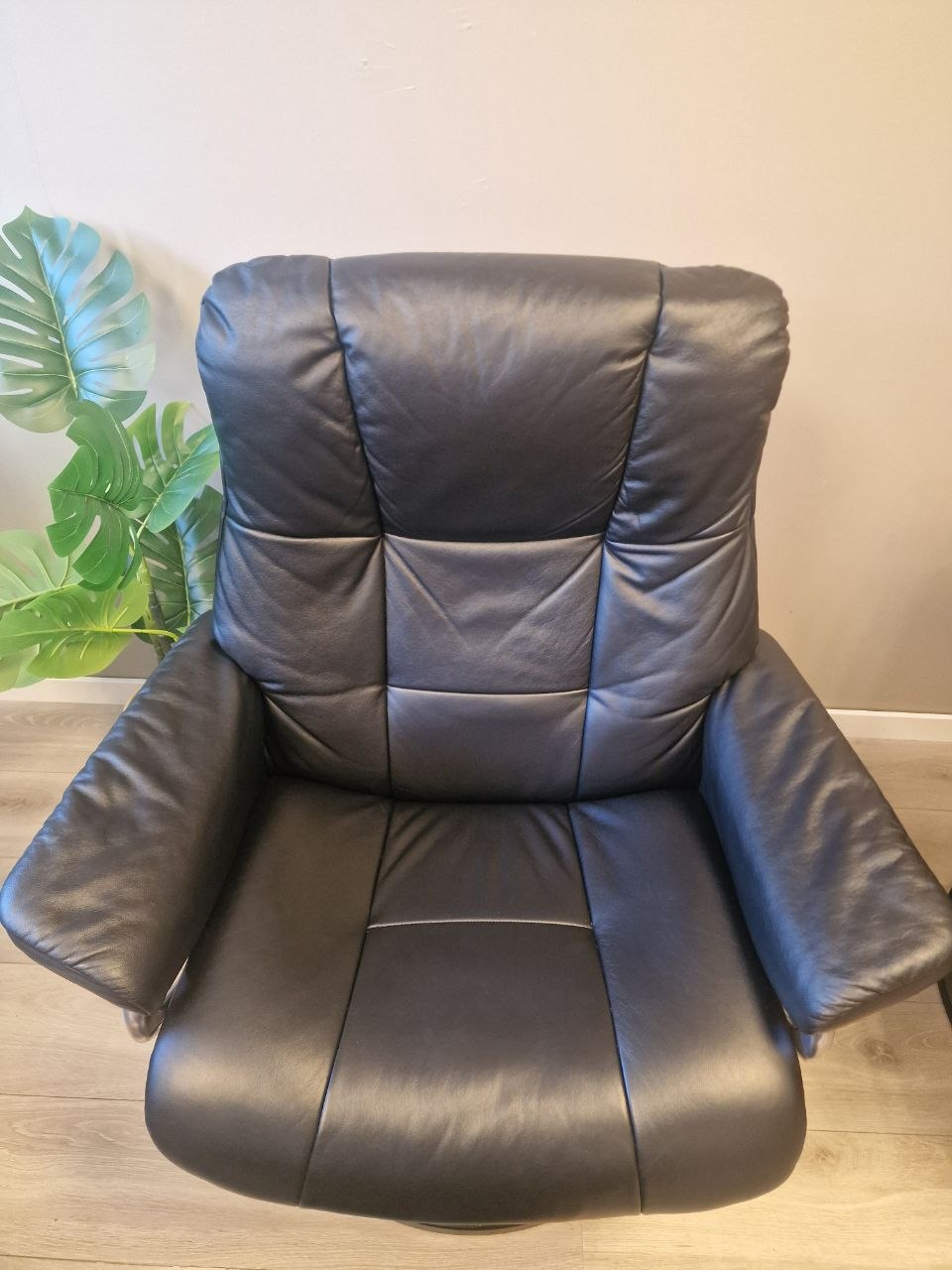 Stressless Mayfair (L) lenestol m/krakk i svart skinn