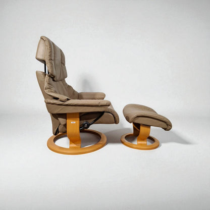 Stressless Reno (L) Lenestol med Krakk – Beige Skinn | Pent Brukt