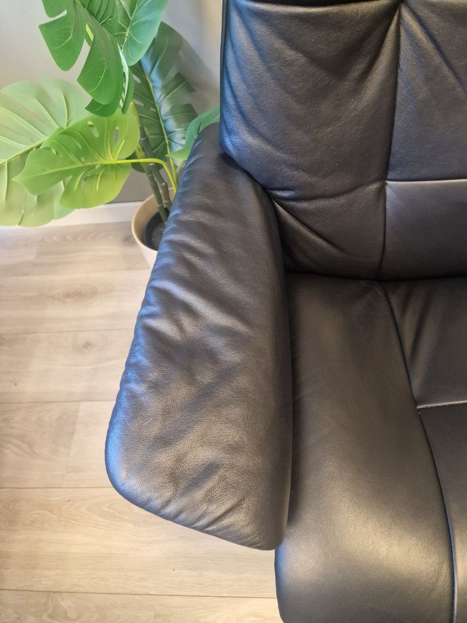 Stressless Mayfair (L) lenestol m/krakk i svart skinn