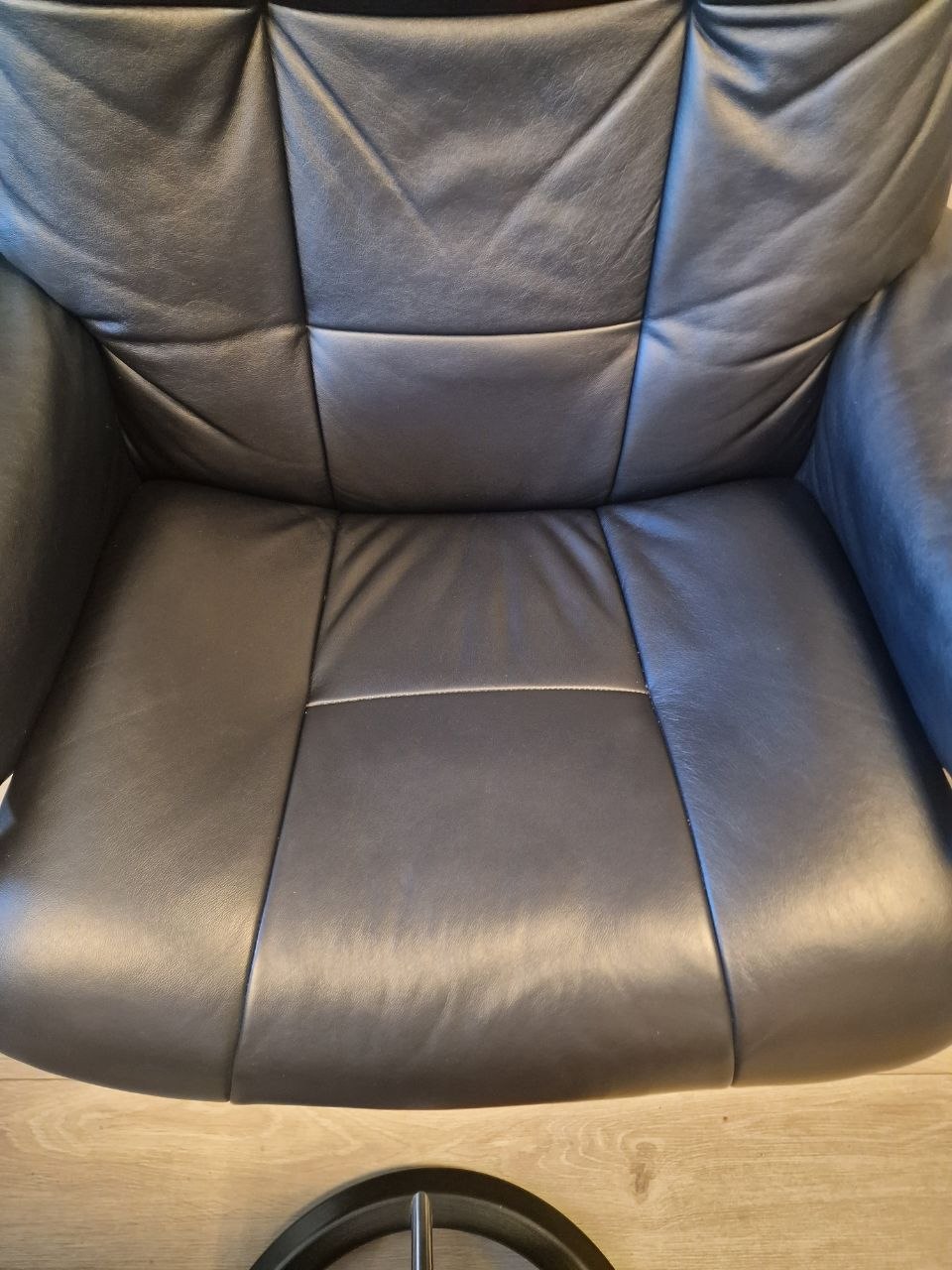 Stressless Mayfair (L) lenestol m/krakk i svart skinn
