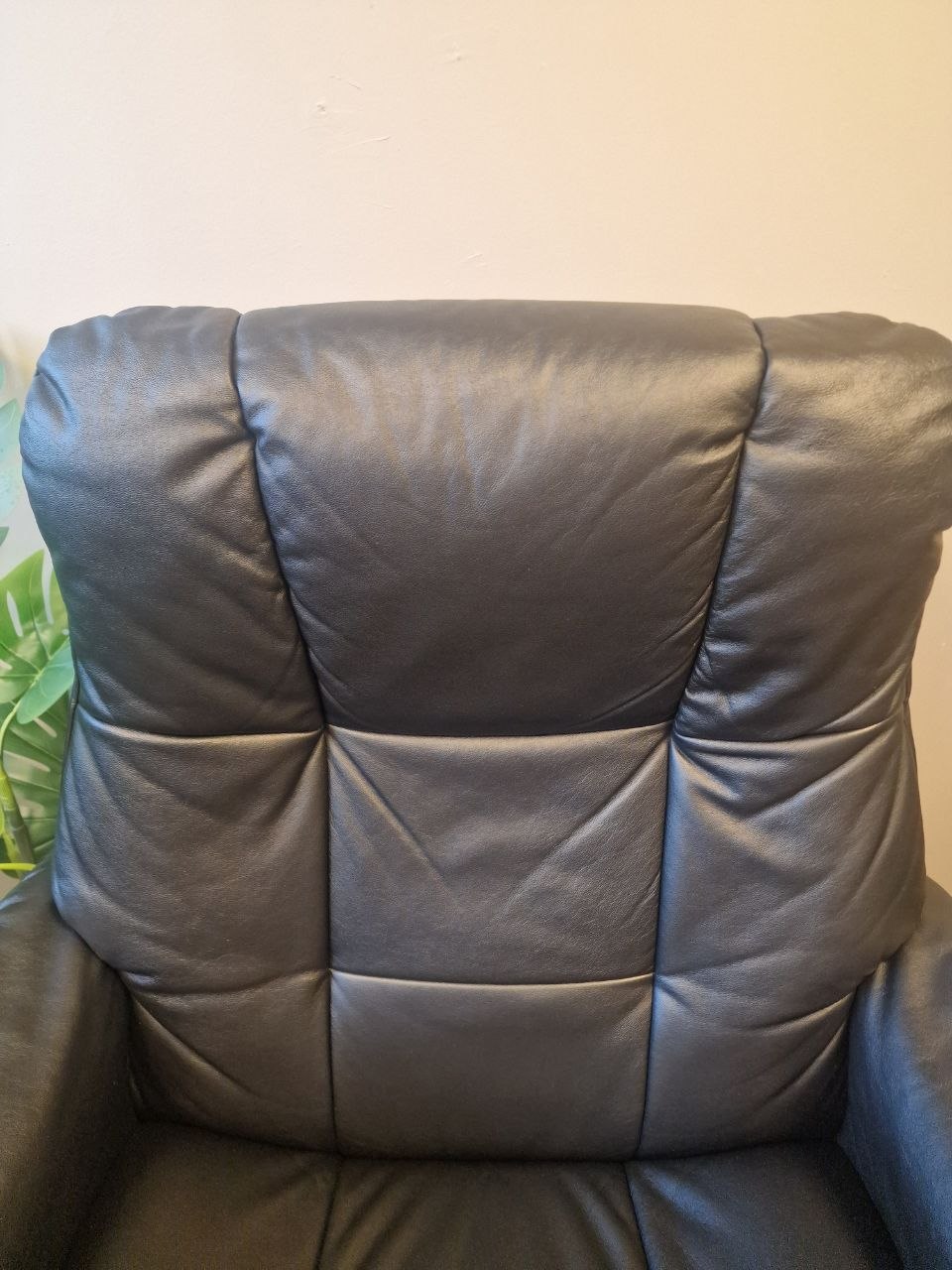 Stressless Mayfair (L) lenestol m/krakk i svart skinn