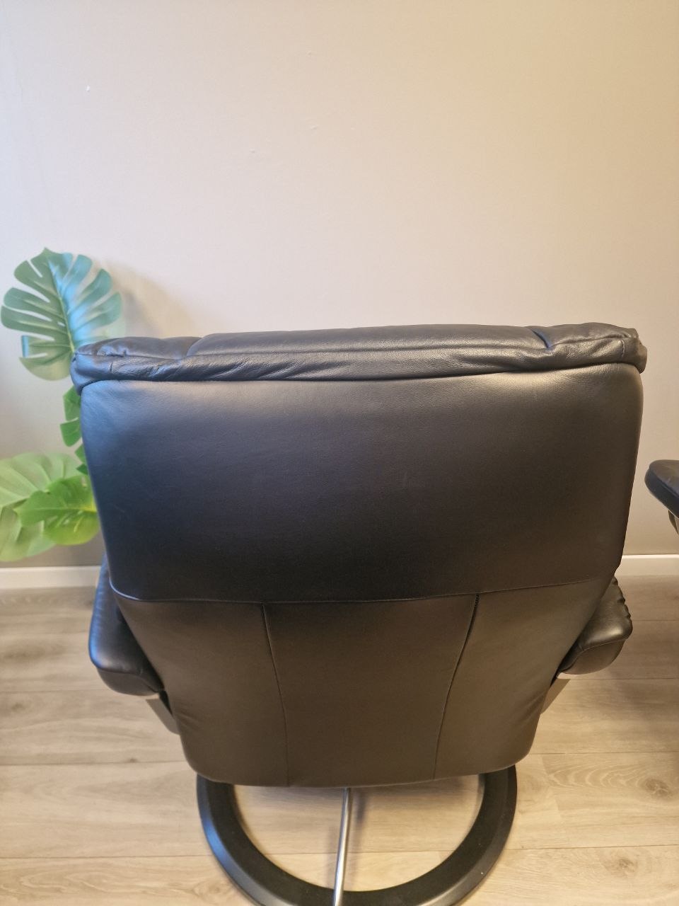 Stressless Mayfair (L) lenestol m/krakk i svart skinn