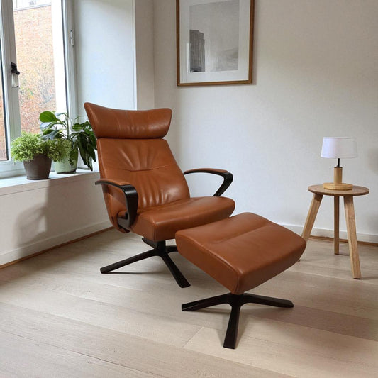 Conform Style Lenestol med Krakk i Western Cognac – Komfort & Luksus