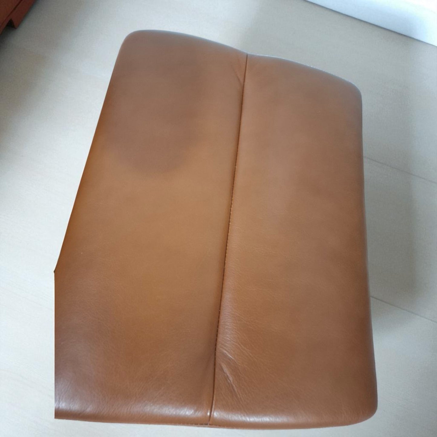 Conform Style Lenestol med Krakk i Western Cognac – Komfort & Luksus