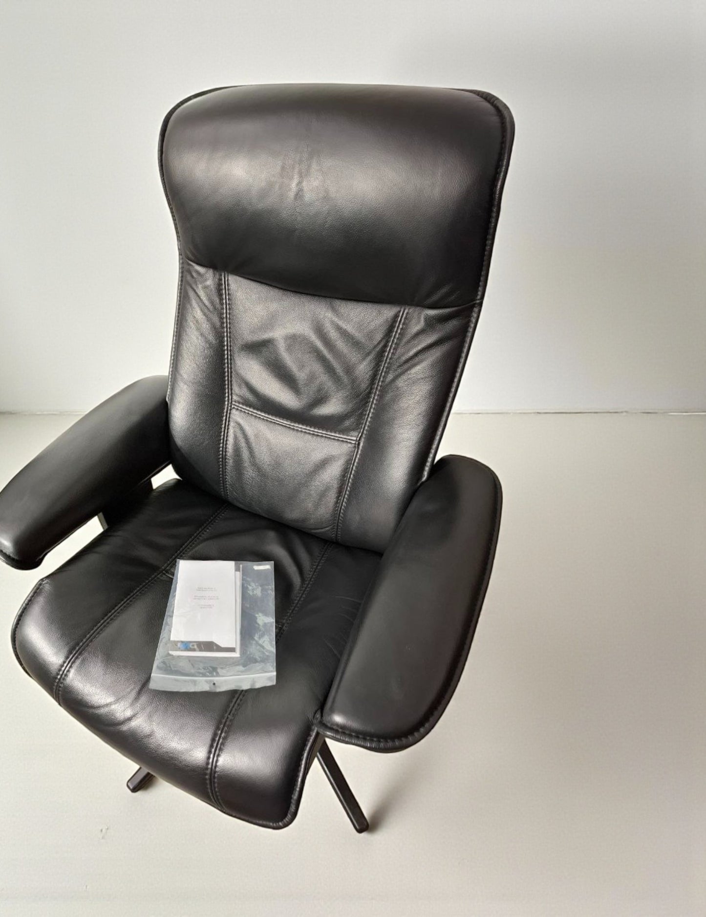 Eksklusiv IMG Nordic 11 Lenestol med Krakk  | MøbelGlede