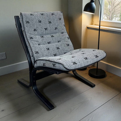 Vintage Siesta Lenestol – Grå tekstil svart treverk | MøbelGlede
