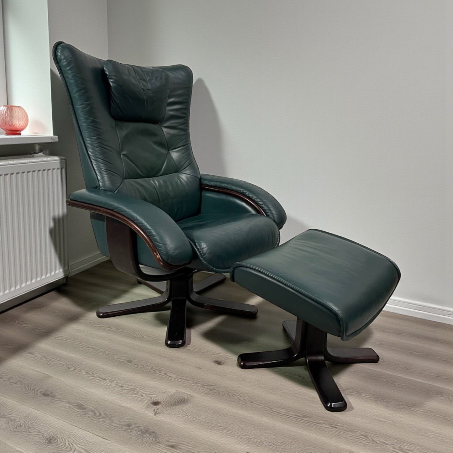 Brunstad Lenestol m/krakk – Grønt Skinn | MøbelGlede