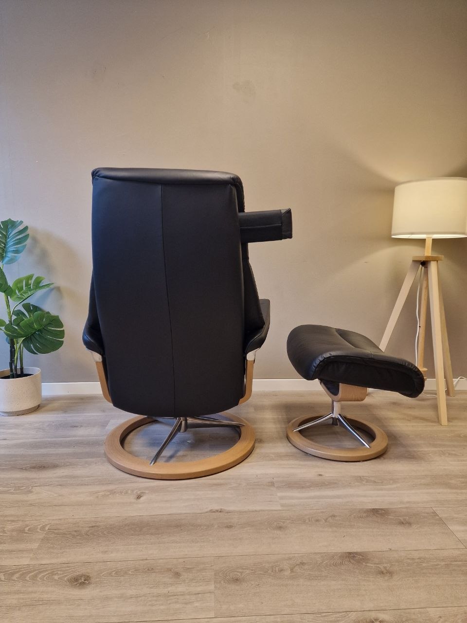 Stressless View signatur lenestol m/krakk i svart
