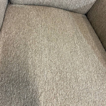 Brunstad SPLIT hvilestol Offwhite Teddy med krakk – Sjelden mulighet | MøbelGlede