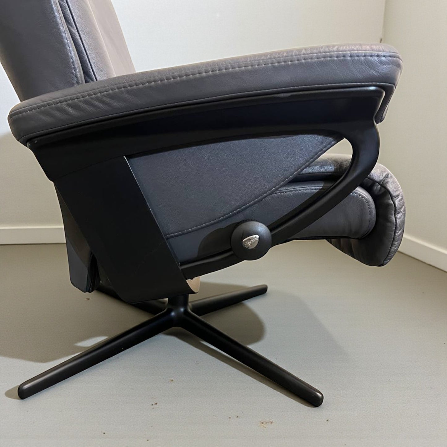 Stressless Magic (M) lenestol med krakk – Nesten som ny | MøbelGlede