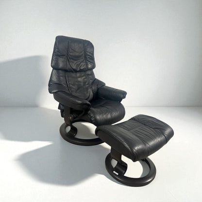 Stressless Reno i sort skinn – Kvalitet & Komfort fra Ekornes | MøbelGlede